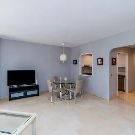 Beautiful 2 Bed With Pool And Golf Views מאלגה