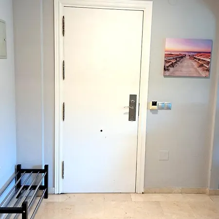 Beautiful 2 Bed With Pool And Golf Views *