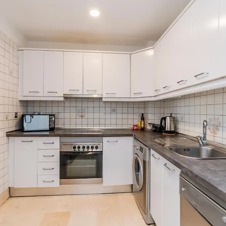 Apartment Beautiful 2 Bed With Pool And Golf Views *