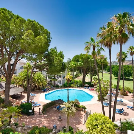 Beautiful 2 Bed With Pool And Golf Views