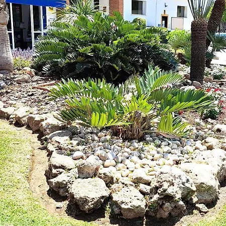 Beautiful 2 Bed With Pool And Golf Views Apartment