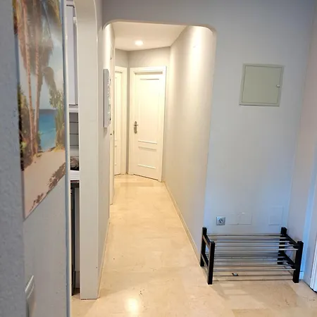 Beautiful 2 Bed With Pool And Golf Views Apartment